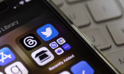 Imagen de archivo de un móvil con diferentes aplicaciones de redes sociales. EFE/EPA/ETIENNE LAURENT