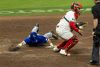 Sam Antonacci (i), de Italia, se desliza frente a Alejandro Kirk, de México, en un partido del Clásico Mundial de Béisbol entre México e Italia en el estadio Daikin Park, en Houston (Estados Unidos). EFE/Carlos Ramírez
