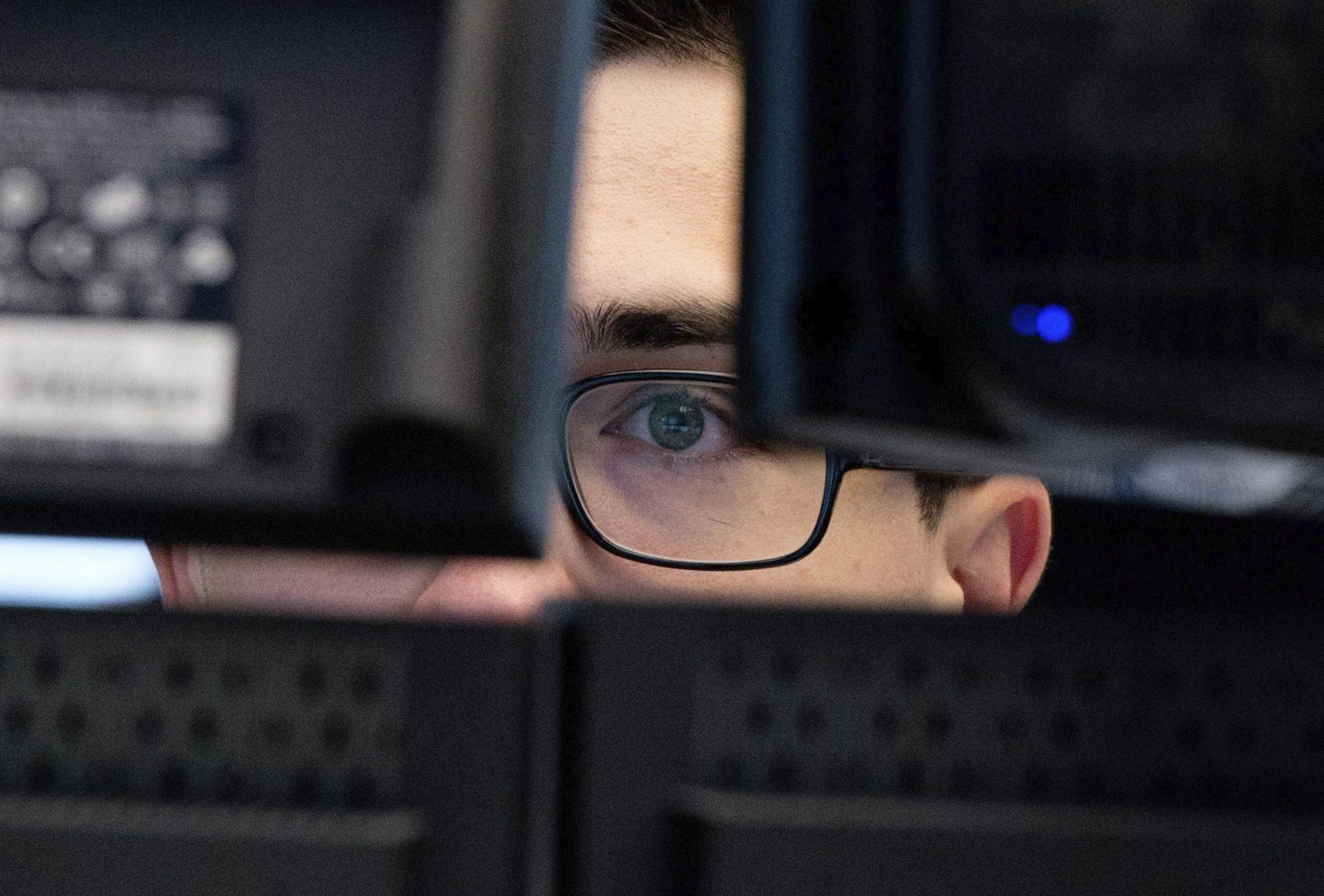 Operador bursátil en la Bolsa de Fráncfort. EPA/BORIS ROESSLER