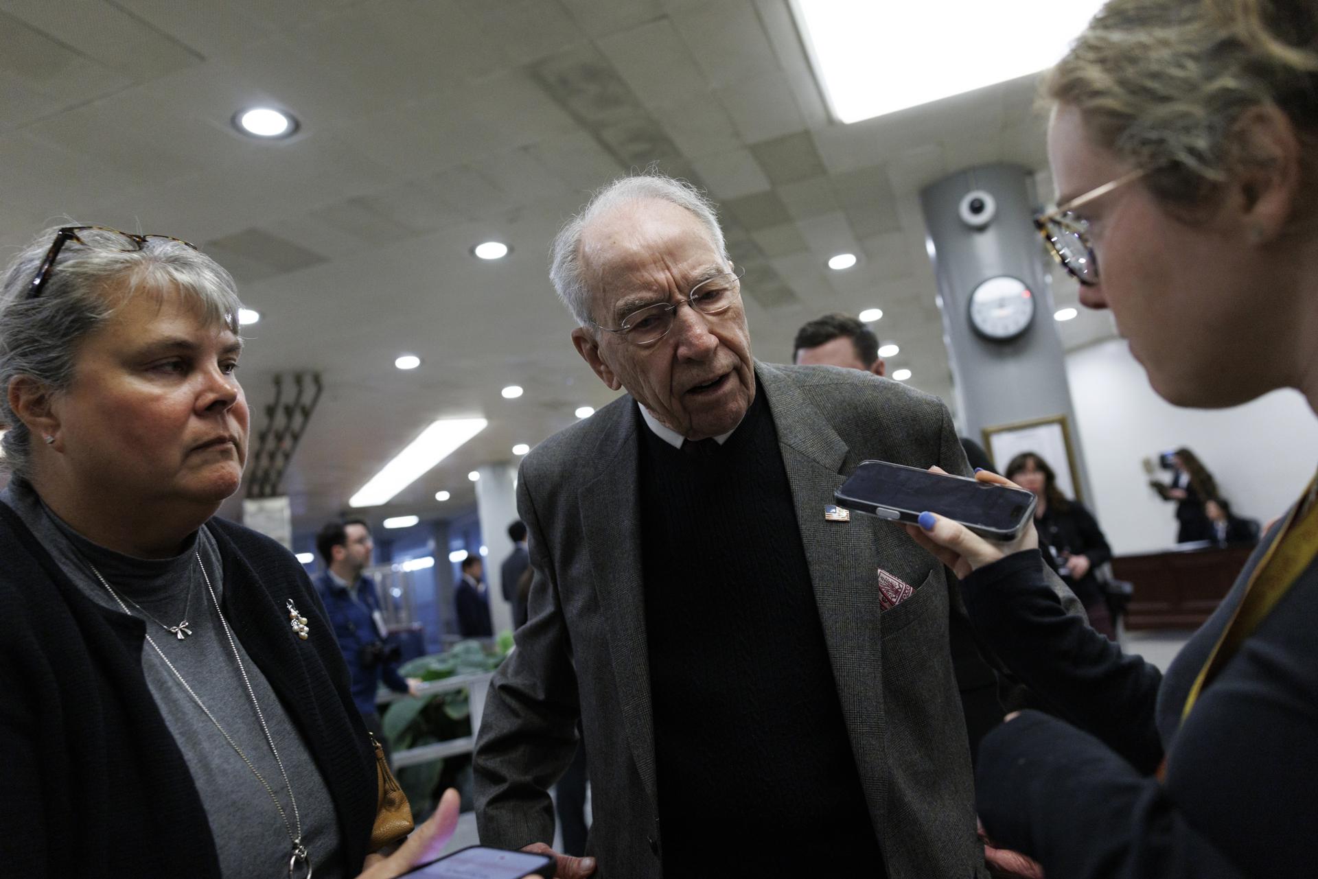 El senador estadounidense Chuck Grassley llega a votar en el Capitolio de los Estados Unidos, Washington D.C., EE. UU., 4 de marzo de 2026.EFE/WILL OLIVER