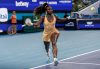 La estadounidense Alycia Parks en acción contra su compatriota Coco Gauff durante el partido de tercera ronda de individuales femeninos del torneo de tenis Miami Open en el estadio Hard Rock de Miami, Florida (EE.UU.). EFE/CRISTOBAL HERRERA-ULASHKEVICH
