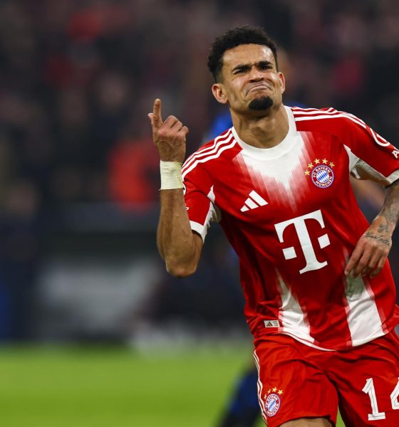 El jugador del Bayern Luis Diaz celebra el 4-0l durante el partido de vuelta de octavos de final de la UEFA Champions League que han jugado Bayern Munich y Atalanta en Múnich, Alemania. EFE/EPA/ANNA SZILAGYI