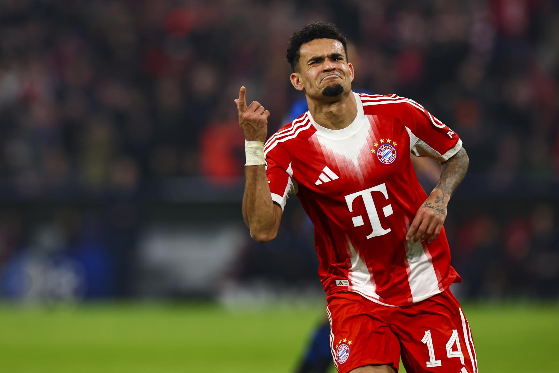 El jugador del Bayern Luis Diaz celebra el 4-0l durante el partido de vuelta de octavos de final de la UEFA Champions League que han jugado Bayern Munich y Atalanta en Múnich, Alemania. EFE/EPA/ANNA SZILAGYI
