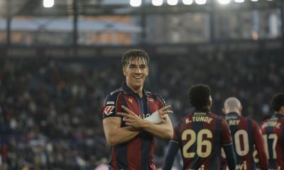 El delantero derl Levante Carlos Espí celebra su gol contra el Oviedo, durante el partido de la jornada 29 de LaLiga EA Sports entre el Levante y el Oviedo, este sábado en el estadio Ciutat de Valencia.-EFE/ Manuel Bruque
