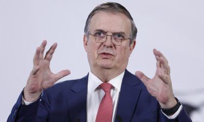 El secretario de Economía, Marcelo Ebrard, habla en una rueda de prensa este jueves, en el Palacio Nacional de la Ciudad de México (México). EFE/ Sáshenka Gutiérrez