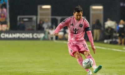 Lionel Messi, capitán del Inter Miami, marcó este miércoles el gol número 900 de su carrera durante un partido de los octavos de final de la Copa de Campeones de la Concacaf contra el Nashville en Fort Lauderdale. EFE/ Octavio Guzmán
 
AME5315. FORT LAUDERDALE (ESTADOS UNIDOS), 18/03/2026.- Lionel Messi de Inter Miami patea el balón este miércoles, en un partido de octavos de final de la Copa de Campeones Concacaf entre Inter Miami y Nashville SC en el estadio Chase en Fort Lauderdale (EE.UU.). EFE/ Alberto Boal
