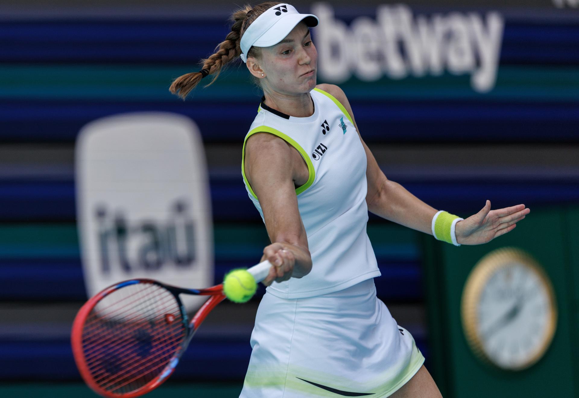 La kazaja Elena Rybakina avanzó a las semifinales del WTA 1.000 de Miami. EFE/EPA/CRISTOBAL HERRERA-ULASHKEVICH