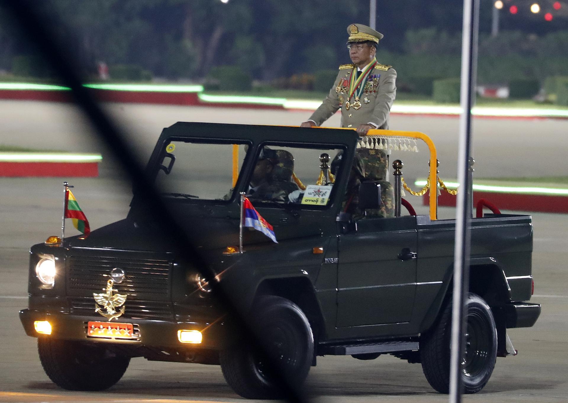 Fotografía de archivo del líder de la junta militar de Birmania, Min Aung Hlaing, durante el desfile en 2025 por el día de las Fuerzas Armadas.
EFE/EPA/NYEIN CHAN NAING
