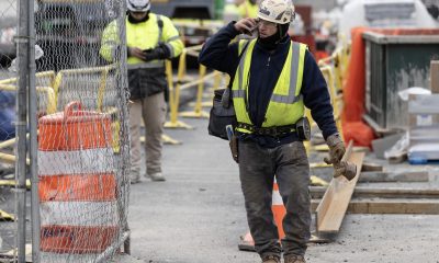 Imagen de archivo de trabajadores en una obra en Washington. EFE/EPA/LUKE JOHNSON