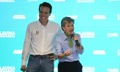 La exalcaldesa de Bogotá Claudia López (d) habla junto a su contendiente Leonardo Huertas este domingo, en Bogotá (Colombia). EFE/ Carlos Ortega