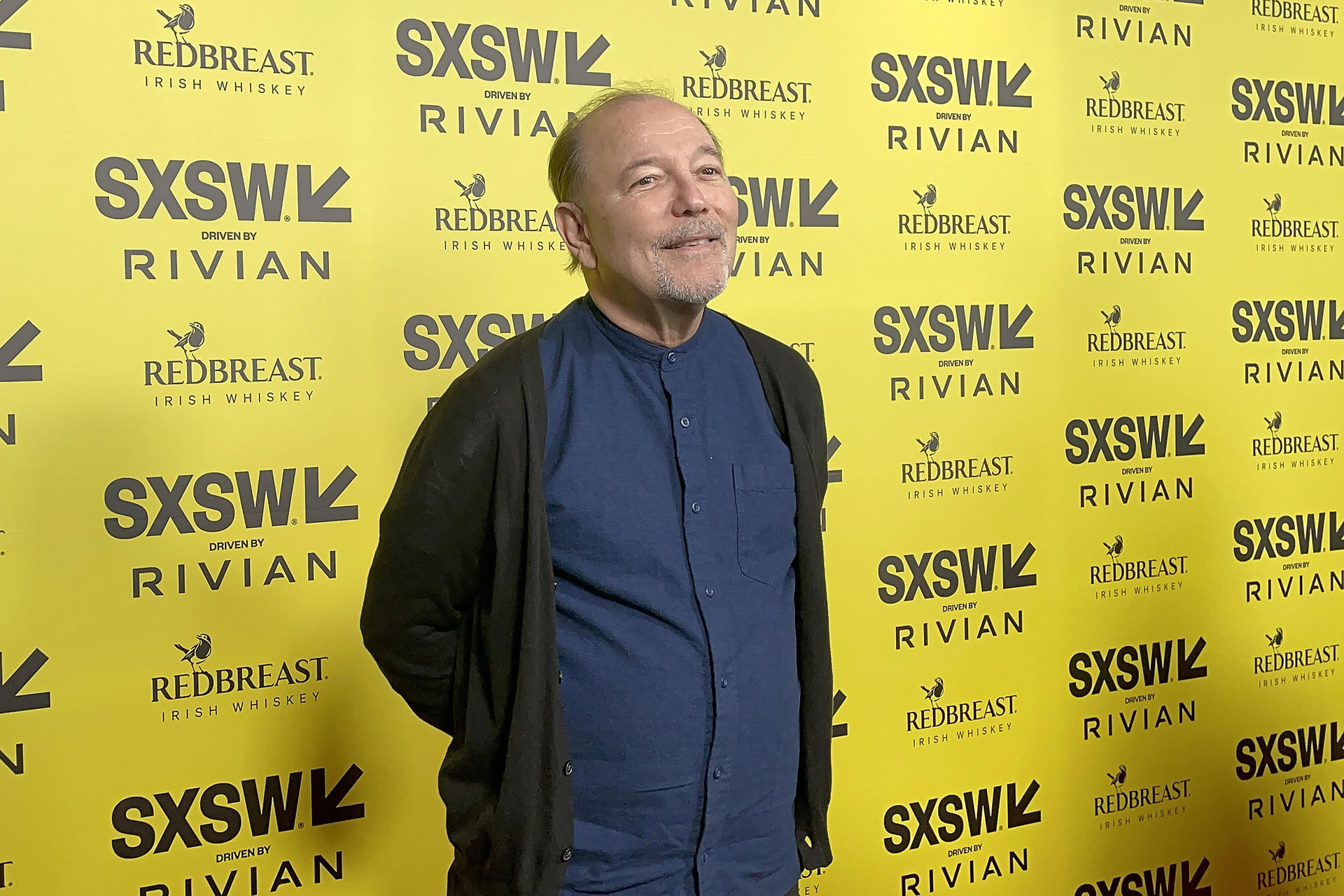 El ícono de la salsa, Rubén Blades, posa en la alfombra roja del estreno de la película 'Campeón Gabacho' este martes, en el festival South By Southwest (SXSW) en Austin, Texas, (EE.UU). EFE/ Alejandra Arredondo
