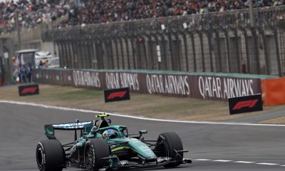El español Fernando Alonso (Aston Martin) durante su participación en el GP de China de Fórmula Uno, en el que no pudo terminar. EFE/EPA/ANDRES MARTINEZ CASARES