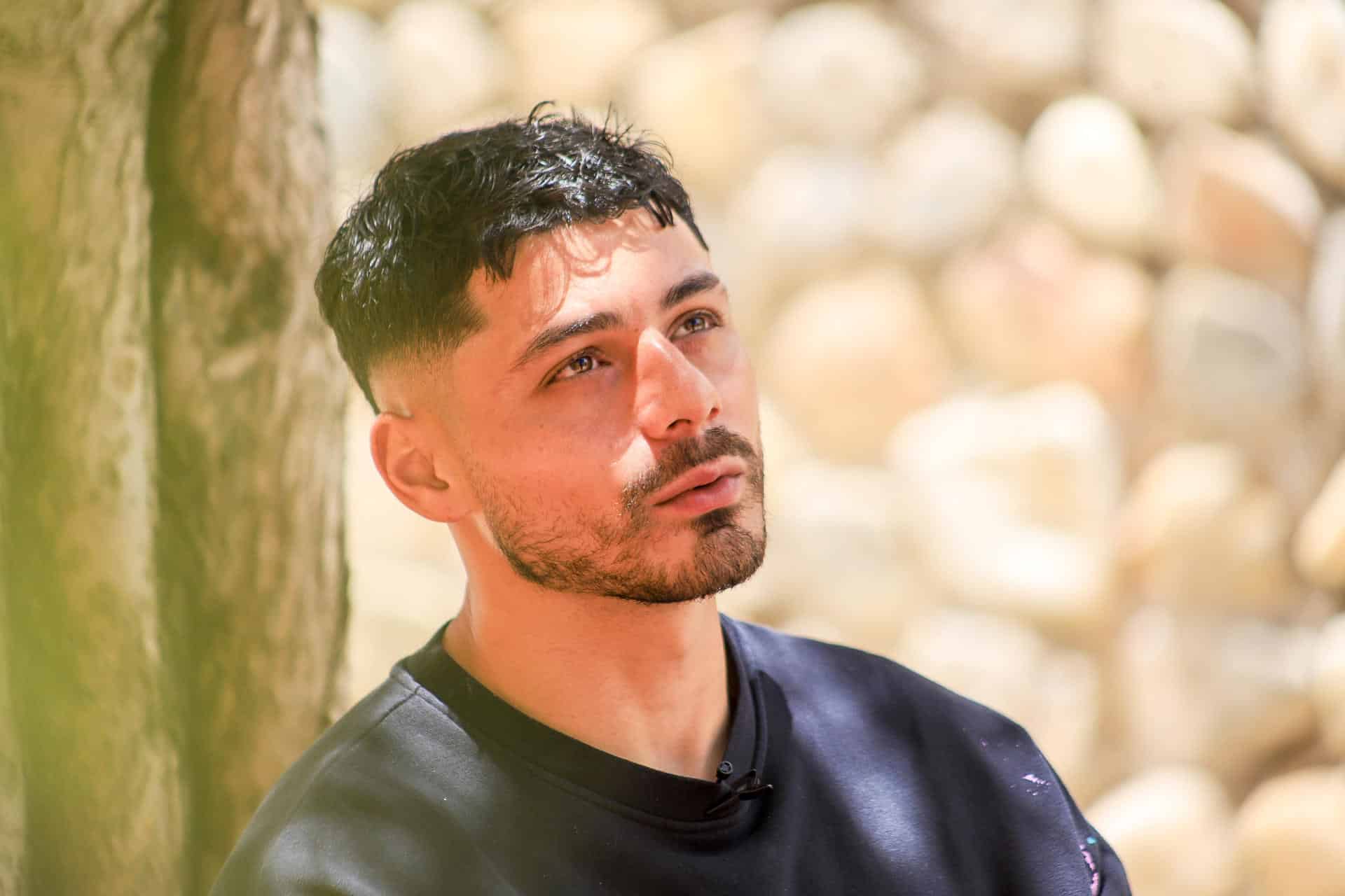 Fotografía del jugador estadounidense-guatemalteco Darwin Lom hablando en una entrevista con EFE en La Paz (Bolivia). EFE/ Gabriel Márquez