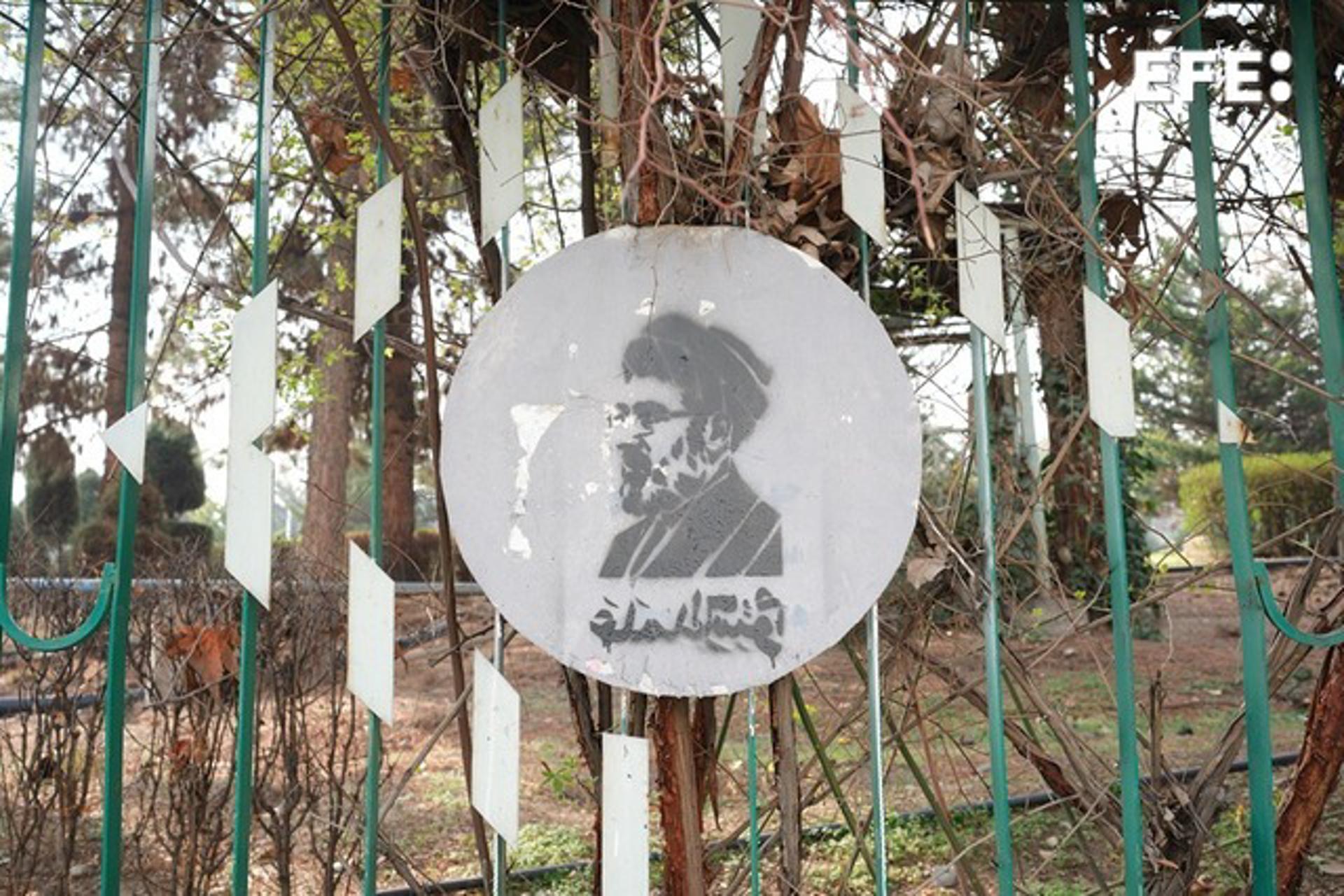 Un grafiti del retrato del nuevo líder supremo de Irán, Mojtaba Jameneí, en el norte de Teherán, el 16 de marzo de 2026. EFE/Jaime León