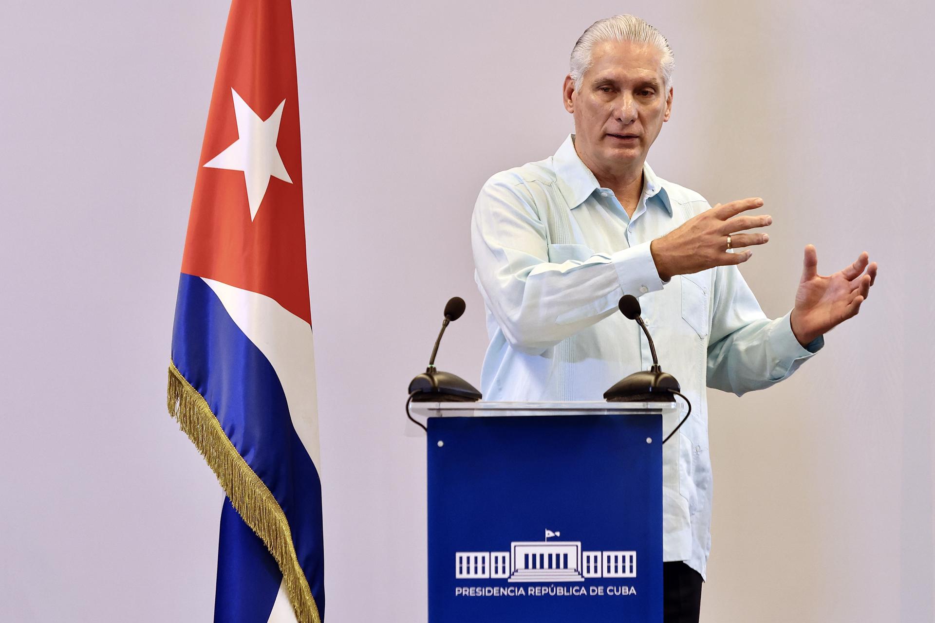 FOTO DE DIFUSIÓN PROPORCIONADA POR LA OFICINA DEL PRESIDENTE DE CUBA QUE MUESTRA AL PRESIDENTE DE CUBA, MIGUEL DÍAZ-CANEL, HABLANDO DURANTE UNA CONFERENCIA DE PRENSA EN LA HABANA, CUBA, 13 DE MARZO DE 2026. EFE/ALEJANDRO AZCUY