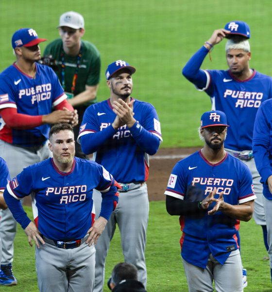 Jugadores de Puerto Rico se ven decepcionados al perder frente a Italia 8-6 en cuartos de final del Clásico Mundial de Béisbol 2026, en un partido jugado en el estadio Daikin Park, en Houston (Estados Unidos). EFE/ Carlos Ramírez