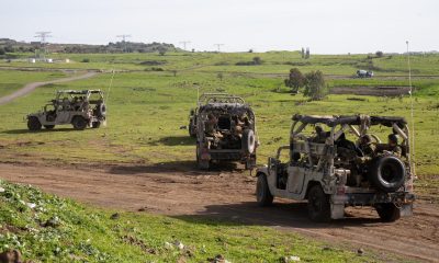 Soldados de las Fuerzas de Defensa de Israel avanzan en el sur de Líbano. El Ejército israelí reiteró este martes su orden de evacuación de una franja de unos 45 kilómetros de territorio del sur del Líbano, tras la invasión terrestre anunciada ayer por Israel para establecer lo que califica como una "capa de seguridad" para evitar que el grupo chií libanés Hizbulá ataque el norte del territorio israelí. "Les instamos nuevamente a evacuar sus hogares de inmediato y trasladarse al norte del río Al Zaharny sin demora", publicó un portavoz del Ejército israelí en redes sociales, acompañando su mensaje con una infografía de toda la zona afectada por la evacuación y la advertencia de que "cualquier movimiento hacia el sur" pone en riesgo la vida de los libaneses. EFE/ FDI - SOLO USO EDITORIAL/SOLO DISPONIBLE PARA ILUSTRAR LA NOTICIA QUE ACOMPAÑA (CRÉDITO OBLIGATORIO) -