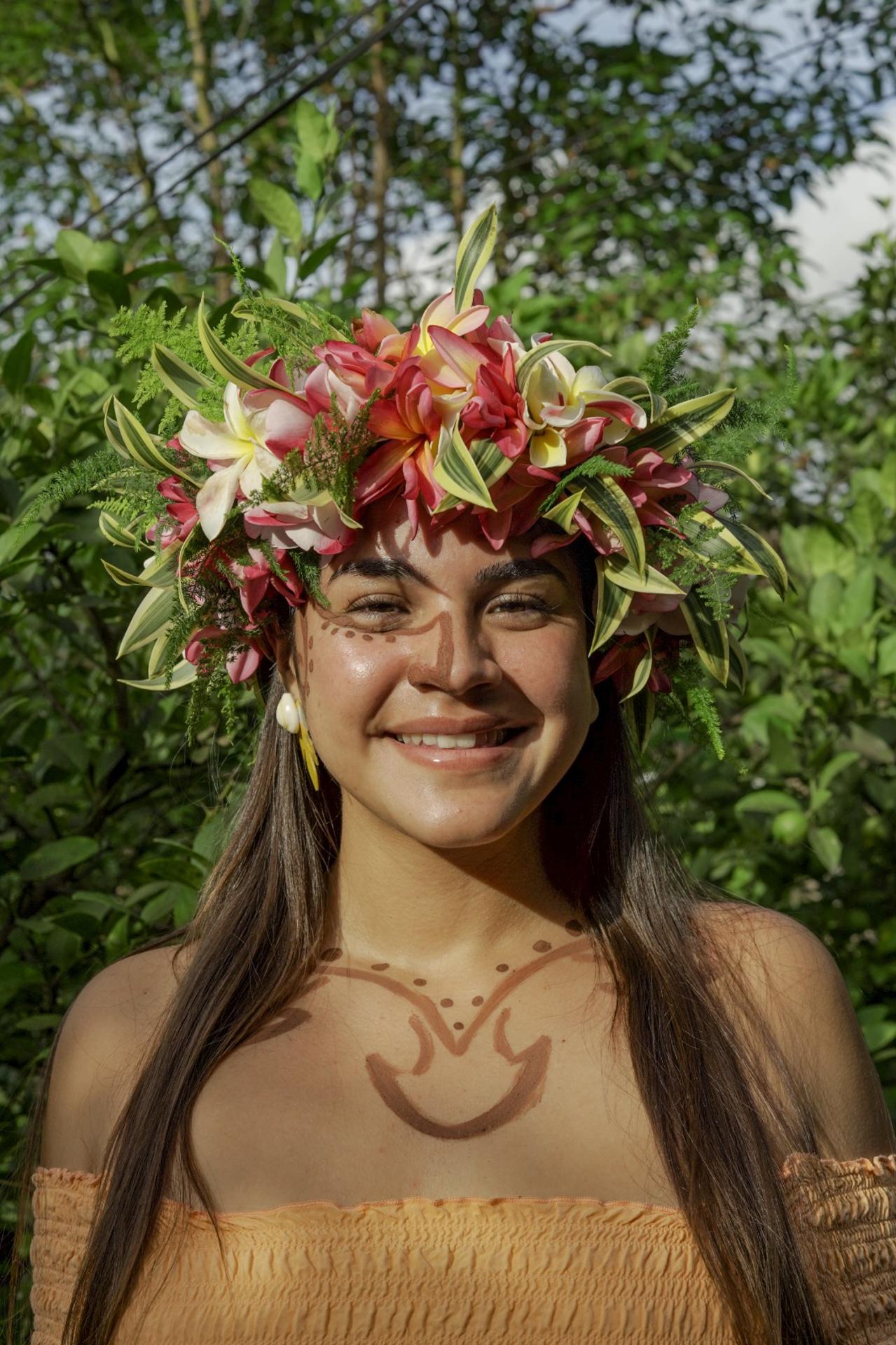 Emilia Palma Tuki, quien en una entrevista con EFE subraya la importancia del océano para las comunidades locales, la de la biodiversidad marina y alerta de fenómenos meteorológicos "cada vez con más impacto en su territorio y en periodos cada vez más cortos". Fotografía facilitada por la bióloga marina en la Isla de Pascua (Chile). EFE