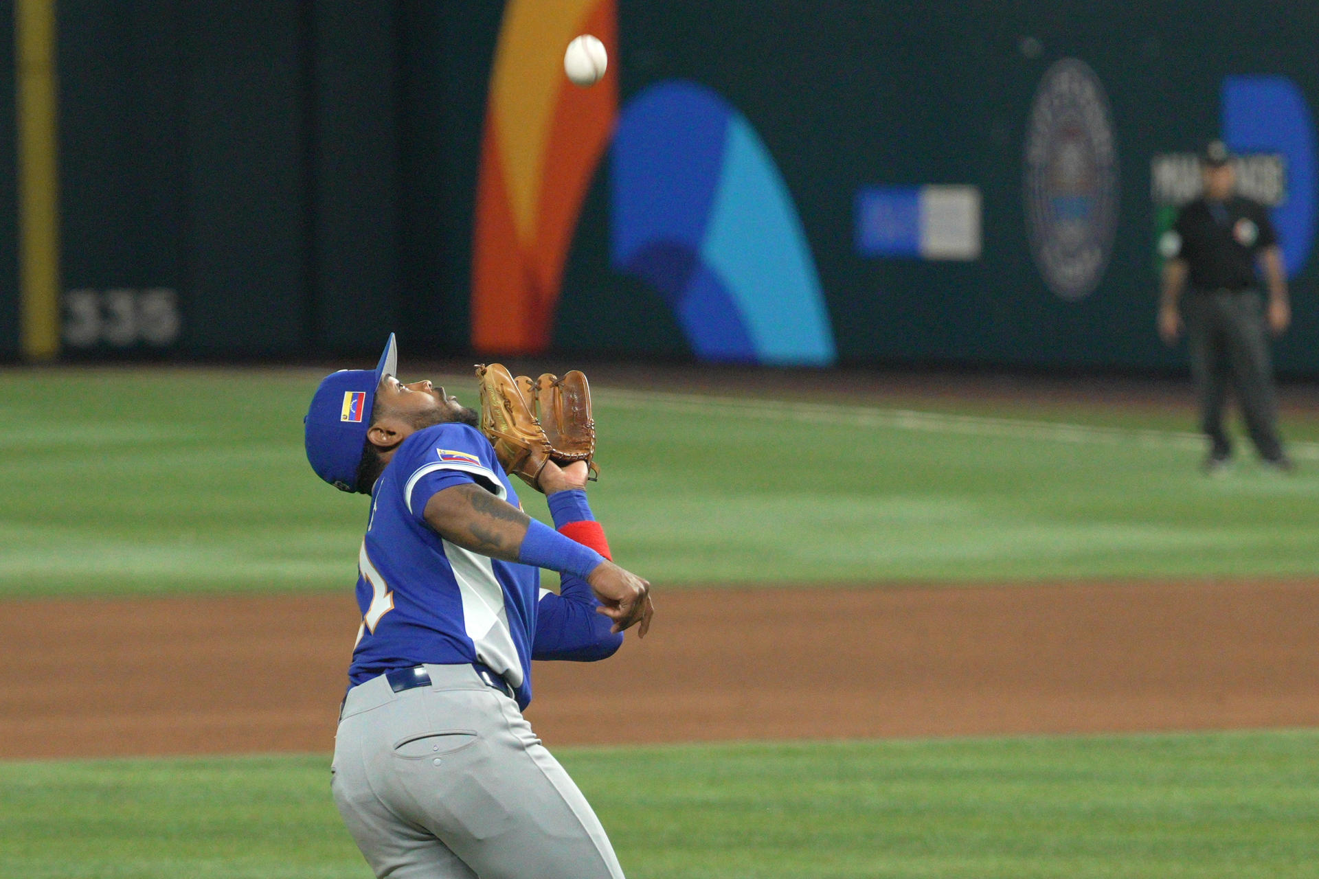El campocorto Maikel García, proclamado como el mejor jugador de la sexta edición del Clásico Mundial de Béisbol, afirmó este martes, tras recibir el galardón en Miami, que su equipo jugó los partidos en el torneo "por todos los 30 millones de venezolanos". EFE/ Alberto Boal