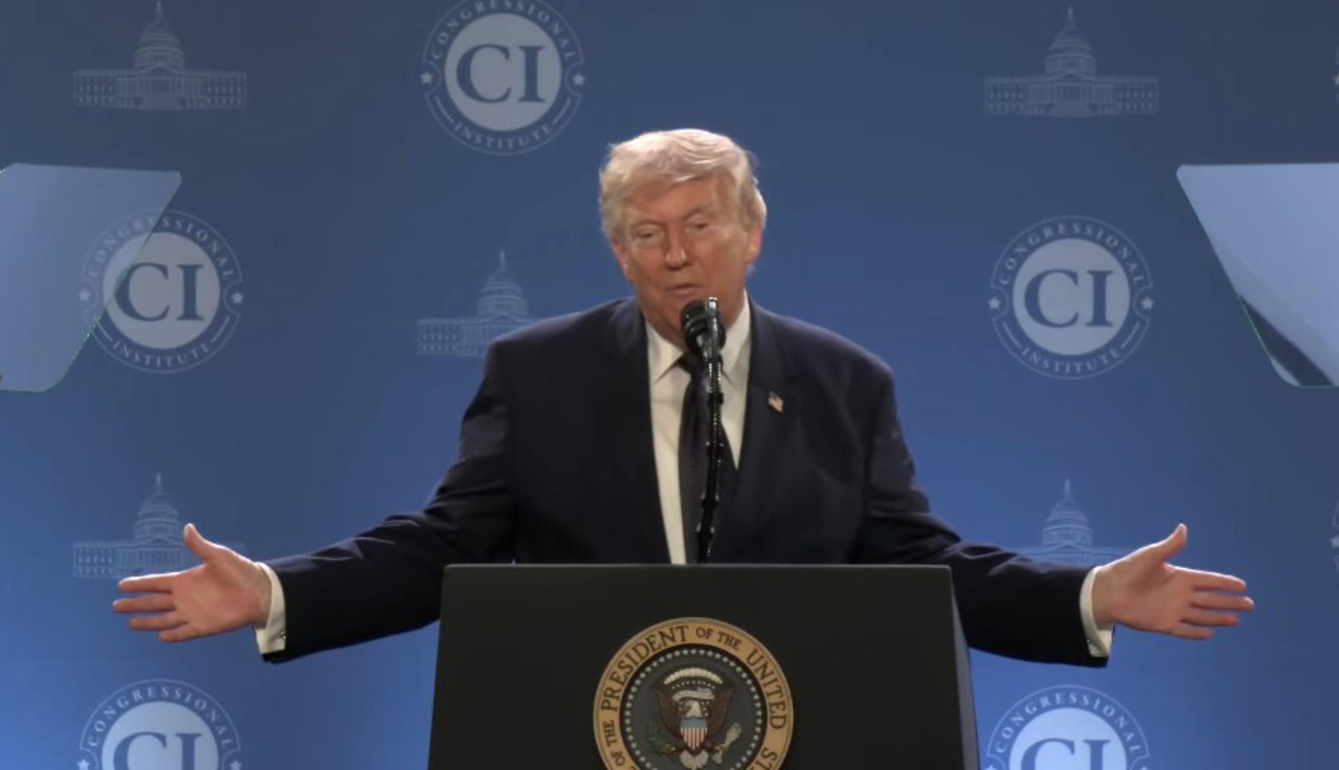 Captura de video de una transmisión de La Casa Blanca del presidente de Estados Unidos, Donald Trump, durante una declaración este lunes, desde Miami (EE.UU.).EFE/ La Casa Blanca /SOLO USO EDITORIAL/ SOLO DISPONIBLE PARA ILUSTRAR LA NOTICIA QUE ACOMPAÑA (CRÉDITO OBLIGATORIO)