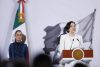 La titular del Secretariado Ejecutivo del Sistema Nacional de Seguridad Pública Marcela Figueroa (d), habla junto a la presidenta de México, Claudia Sheinbaum, durante una rueda de prensa este viernes, en Palacio Nacional de la Ciudad de México (México). EFE/ Sáshenka Gutiérrez
