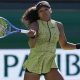 Naomi Osaka, de Japón, en acción en el partido que le ganó a la colombiana Camila Osorio este domingo 8 de marzo en el BNP Paribas Open, en Indian Wells, California, EE.UU. EFE/EPA/JOHN G. MABANGLO