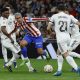El jugador de Real Madrid Aurelien Tchouameni y el jugador del Atlético de Madrid Antoine Griezmann, durante el partido de la jornada 29 de LaLiga entre el Real Madrid y el Atlético de Madrid, este domingo en el estadio Santiago Bernabéu.-EFE/ J.J.Guillen