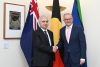 El director ejecutivo de la Agencia Internacional de la Energía (AIE), Fatih Birol (i), junto al primer ministro de Australia, Anthony Albanese, en el Parlamento de Camberra.
EFE/EPA/LUKAS COCH AUSTRALIA AND NEW ZEALAND OUT
