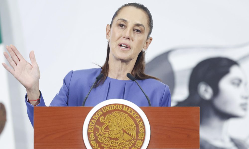La presidenta de México, Claudia Sheinbaum, habla durante una rueda de prensa este miércoles, en el Palacio Nacional de la Ciudad de México (México). EFE/ Sáshenka Gutiérrez