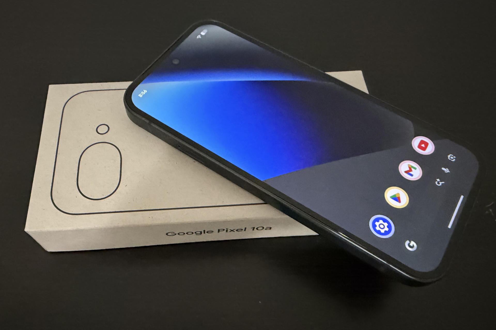 Fotografía que muestra un teléfono Google Pixel este miércoles, en Nueva York (EE.UU.). EFE/ Sarah Yáñez-richards