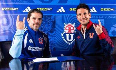 FotografÍa cedida por el club Universidad de Chile en la presentación, este viernes en Santiago, del argentino Fernando Gago (i) como nuevo entrenador de la entidad inicialmente por la presente temporada. (SOLO USO EDITORIAL/SOLO DISPONIBLE PARA ILUSTRAR LA NOTICIA QUE ACOMPAÑA (CRÉDITO OBLIGATORIO)