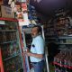 Emilio, un encargado de una tienda de abarrotes, conversa con Efe en Ciudad de México (México). Imagen de archivo. EFE/ Sáshenka Gutiérrez