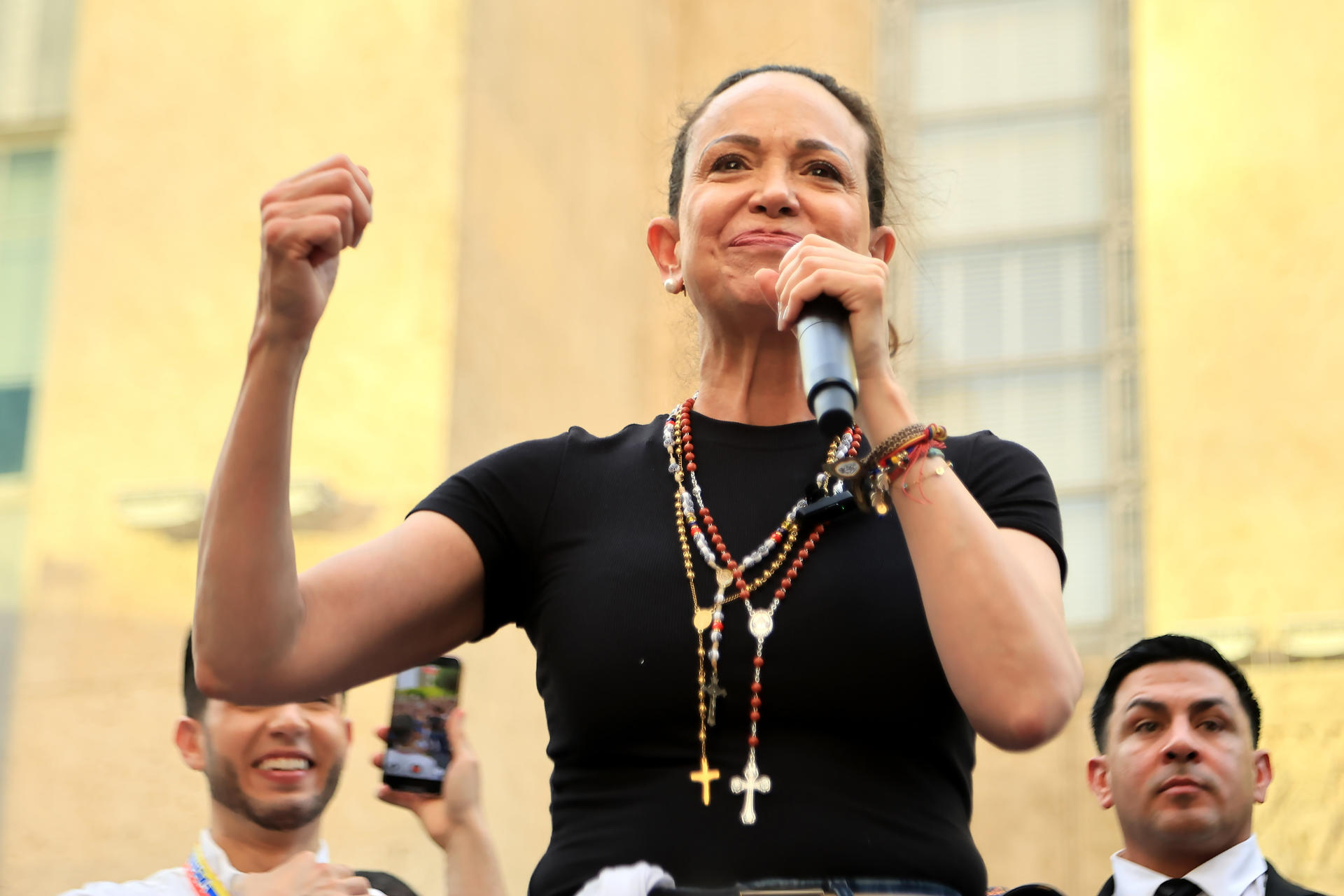 La líder opositora y premio nobel de la Paz, María Corina Machado, habla durante un evento con la diaspora venezolana este martes, en Houston (EE.UU.). EFE/ Carlos Ramírez