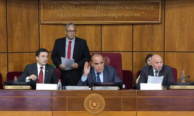 Fotografía cedida por el Senado de Paraguay que muestra a su presidente, Basilio Núñez (c), hablando durante una sesión ordinaria este miércoles, en Asunción (Paraguay). EFE/ Senado de Paraguay