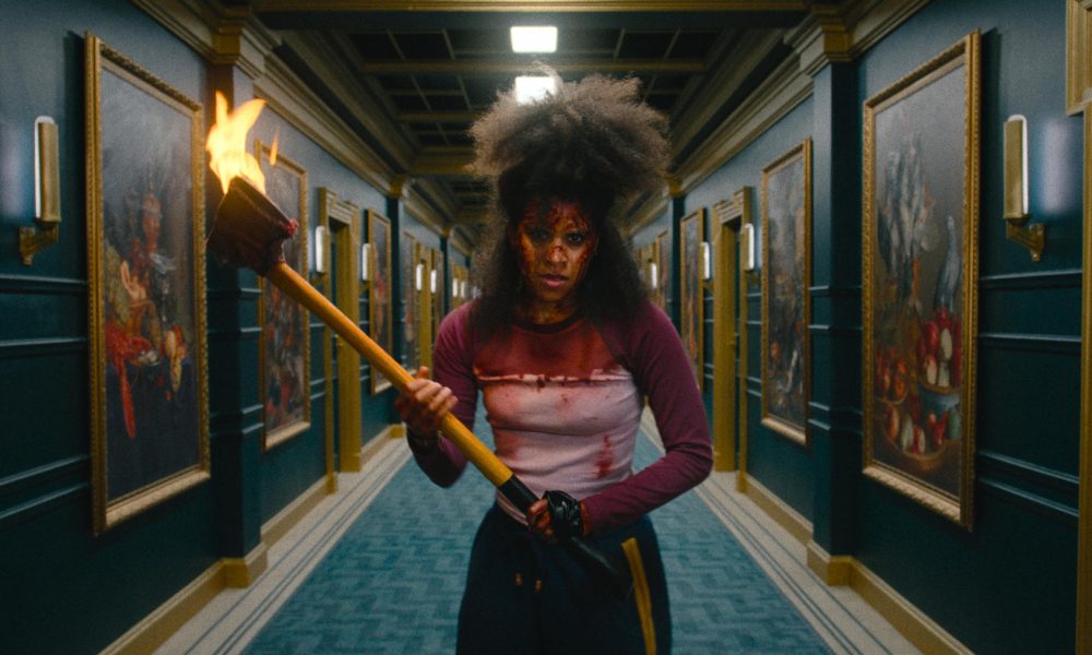 Fotograma cedido por Warner Bros que muestra a Zazie Beetz como Asia durante una escena de la película de terror 'They Will Kill You'. EFE/ Warner Bros /SOLO USO EDITORIAL/ NO VENTAS/ SOLO DISPONIBLE PARA ILUSTRAR LA NOTICIA QUE ACOMPAÑA (CRÉDITO OBLIGATORIO)
