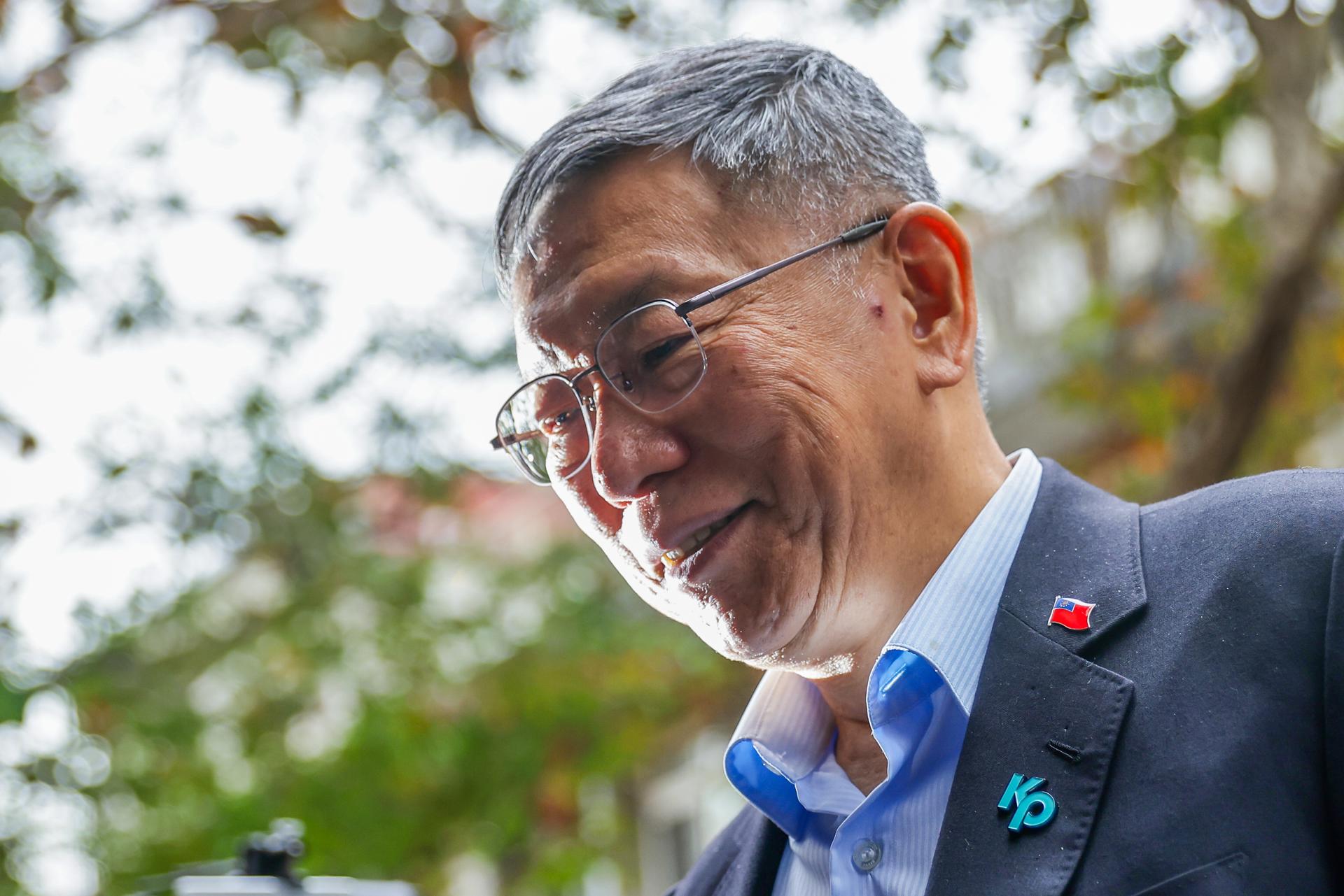 TAIPEI (Taiwán), 26/03/2026.- El exalcalde de Taipéi, Ko Wen-je, reacciona a su llegada al Tribunal de Distrito de Taipéi, en Taiwán, el 26 de marzo de 2026. EFE/EPA/RITCHIE B. TONGO