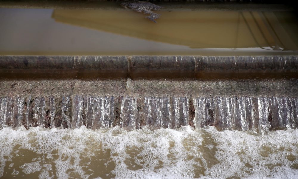 Fotografía de archivo de una planta de tratamiento de agua potable. EFE EFE/J. J. Guillén