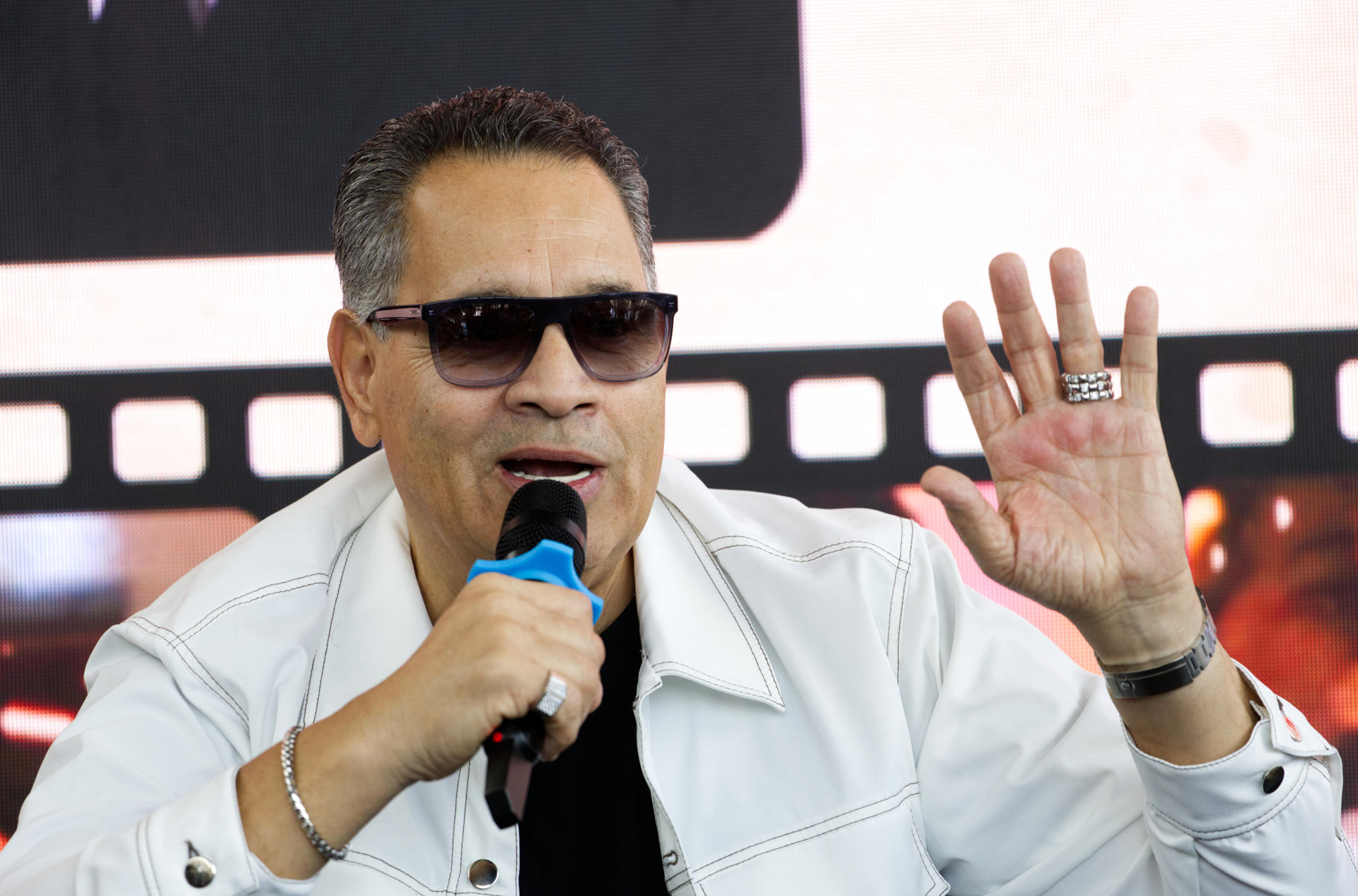 Imagen de archivo del salsero puertorriqueño Tito Nieves hablando durante una rueda de prensa en el Coliseo Miguel Agrelot en San Juan (Puerto Rico). EFE/ Thais Llorca