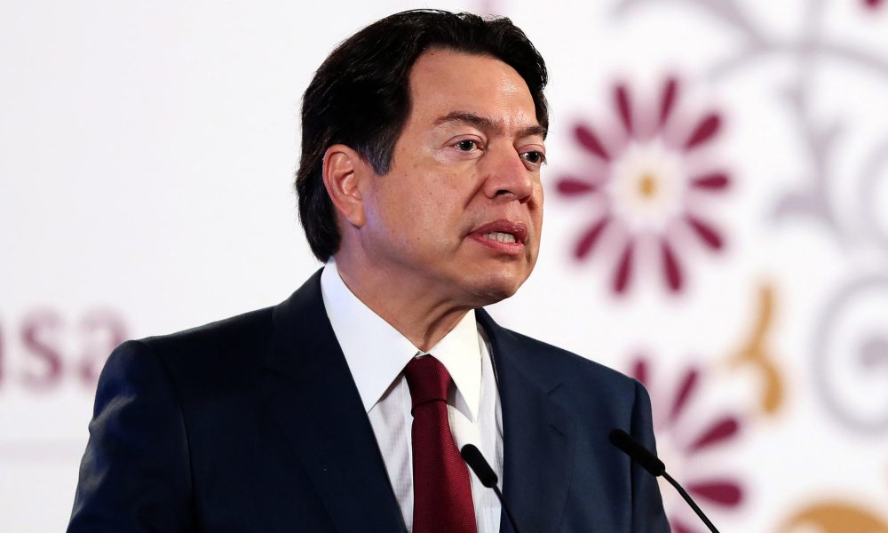 Fotografía de archivo del 21 de octubre de 2024 del secretario de Educación Pública (SEP), Mario Delgado, hablando en una rueda de prensa en Palacio Nacional de la Ciudad de México (México). EFE/ Mario Guzmán