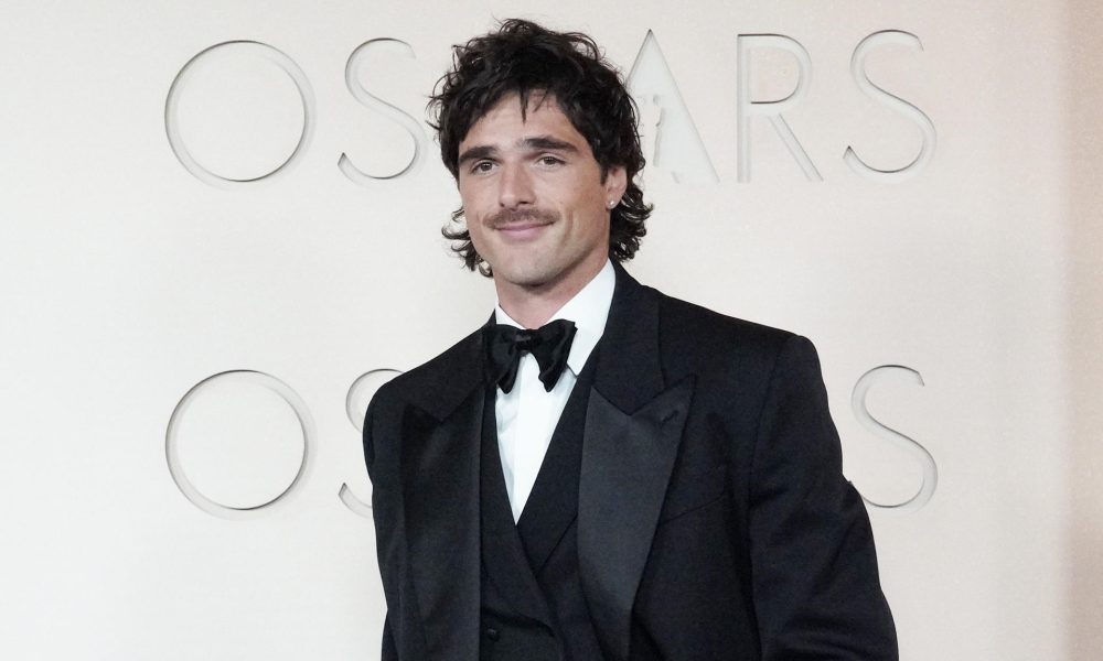 El actor Jacob Elordi posa en la alfombra roja durante la 98º edición de los premios Óscar este 15 de marzo de 2026, en el Teatro Dolby de Los Ángeles (Estados Unidos). EFE/ Ómar Alonso