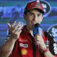 El nueve veces campeón de motociclismo Marc Márquez expresó este lunes en Sao Paulo que se le "hace raro" ver en la Fórmula Uno que el piloto "tiene que reducir marcha" para conservar batería. EFE/ Sebastiao Moreira