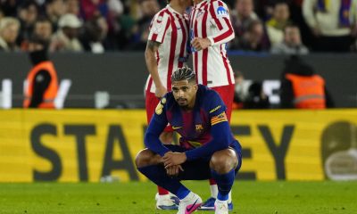 El defensa uruguayo del FC Barcelona Araujo a la finalización del partido de vuelta de las semifinales de la Copa del Rey que FC Barcelona y Atlético de Madrid han disputado en el Camp Nou. EFE/Alejandro García.