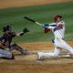 Juan Soto (d), de República Dominicana, batea durante un partido de exhibición entre la selección de República Dominicana y los Tigres de Detroit en el Estadio Quisqueya Juan Marichal, en Santo Domingo (República Dominicana). EFE/Orlando Barría