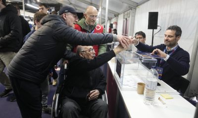 Un total de 114.504 socios llamados a las urnas y dos candidatos: el abogado Joan Laporta i Estruch (Barcelona, 29 junio de 1962) y el empresario Víctor Font i Manté (Granollers, 12 agosto de 1972) para determinar quién será el presidente del FC Barcelona para los próximos cinco años. EFE/ Alberto Estevez