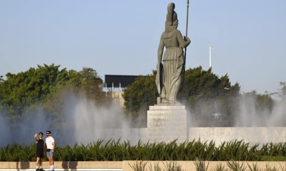 Personas realiza actividades al aire libre, este domingo en la ciudad de Guadalajara en Jalisco (México). EFE/ Francisco Guasco