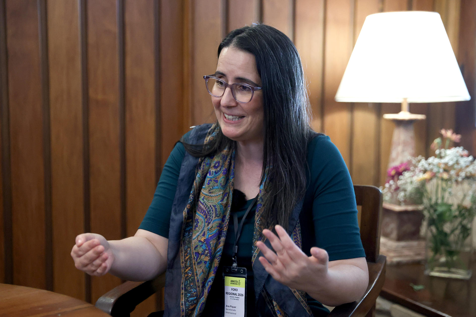 La directora de Amnisitía Internacional para las Américas, Ana Piquer, habla durante una entrevista para EFE este lunes, en Asunción (Paraguay). EFE/ Juan Pablo Pino