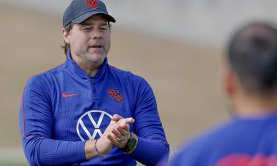 El argentino Mauricio Pochettino negó este lunes que esté negociando con el Real Madrid o el Tottenham de cara a la próxima temporada y abrió la puerta a seguir como seleccionador de Estados Unidos después del Mundial. EFE/EPA/ERIK S. LESSER