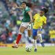 Aaliyah Shiria Farmer (i), de México, disputa el balón con Tainá José Lopes, de Brasil, durante un partido amistoso entre México y Brasil en el estadio Ciudad de los Deportes en Ciudad de México (México). EFE/Sáshenka Gutiérrez
