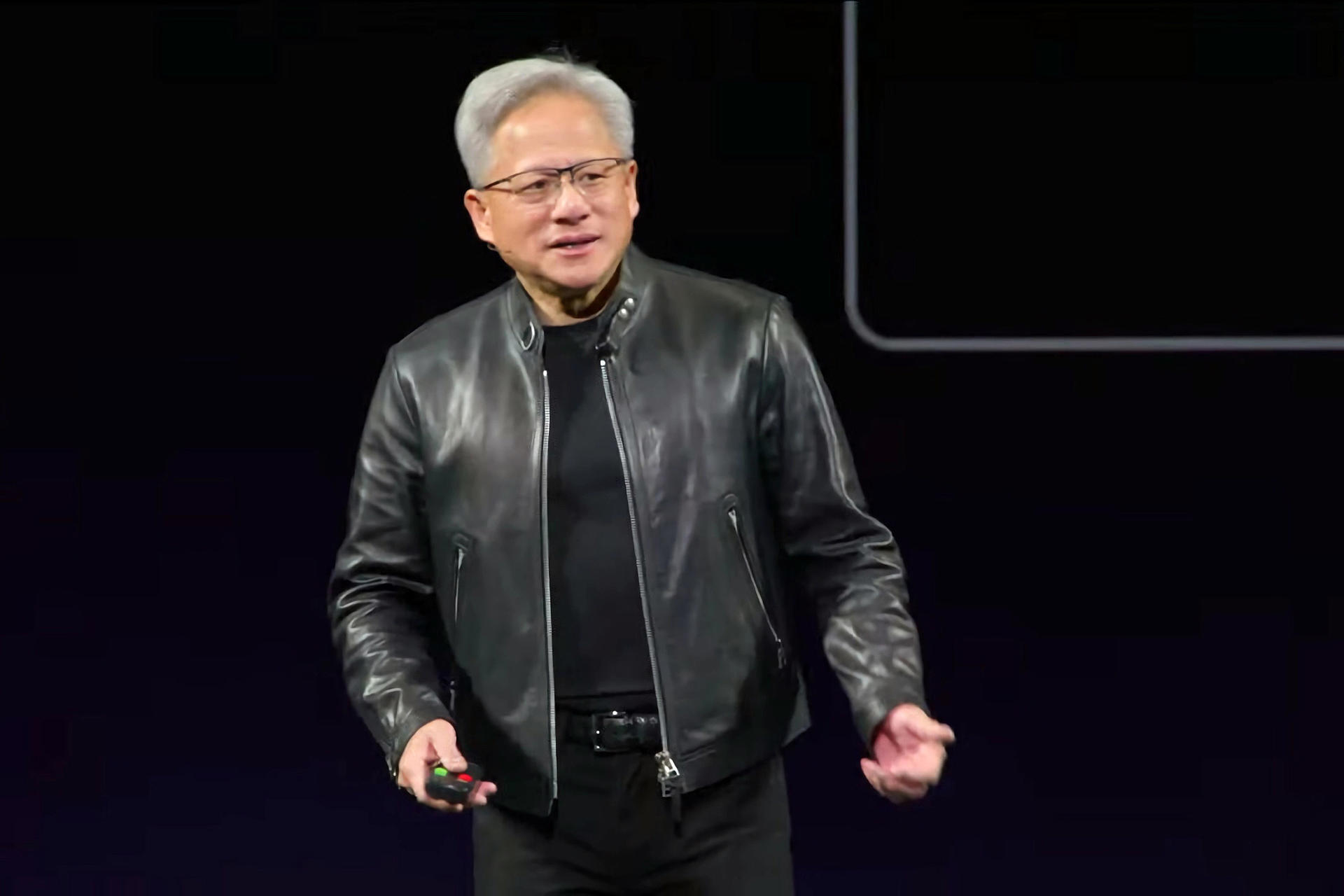 Captura de vídeo cedida por Nvidia que muestra a su fundador y consejero delegado, Jensen Huang, hablando durante la conferencia de desarrolladores GTC este lunes, en San José,  California (Estados Unidos). EFE/Nvidia