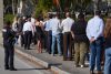 Personas hacen una fila esperando la llegada del presidente de Estados Unidos, Donald Trump, al restaurante venezolano El Arepazo este lunes, en Doral, aproximadamente a 23 kilómetros de Miami (Estados Unidos). EFE/Alberto Boal
